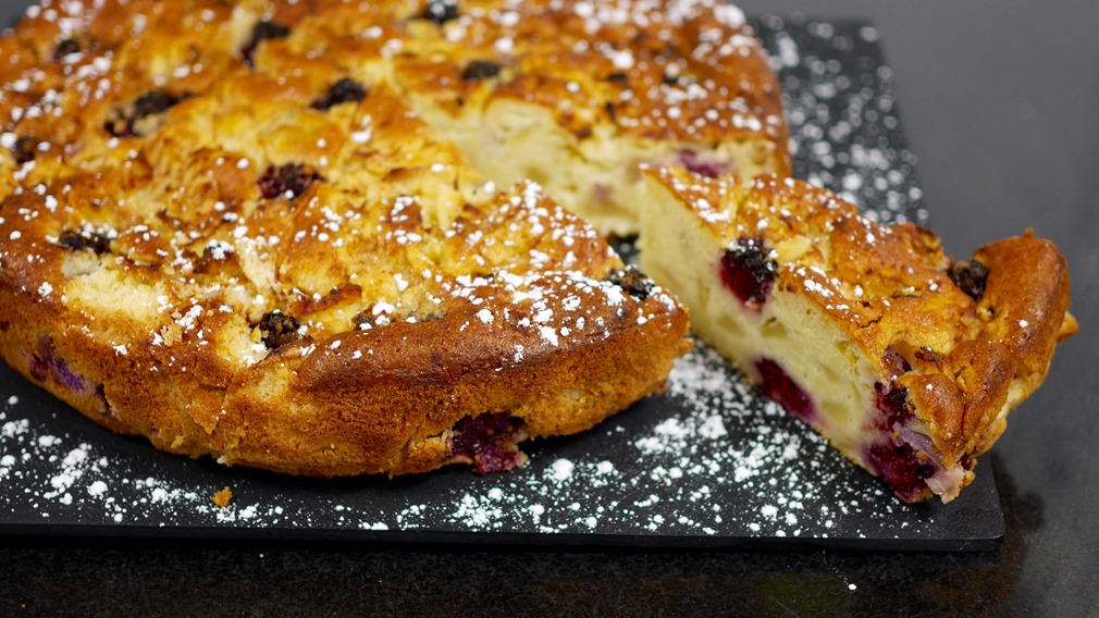 Apple and Blackberry Cake 16-9