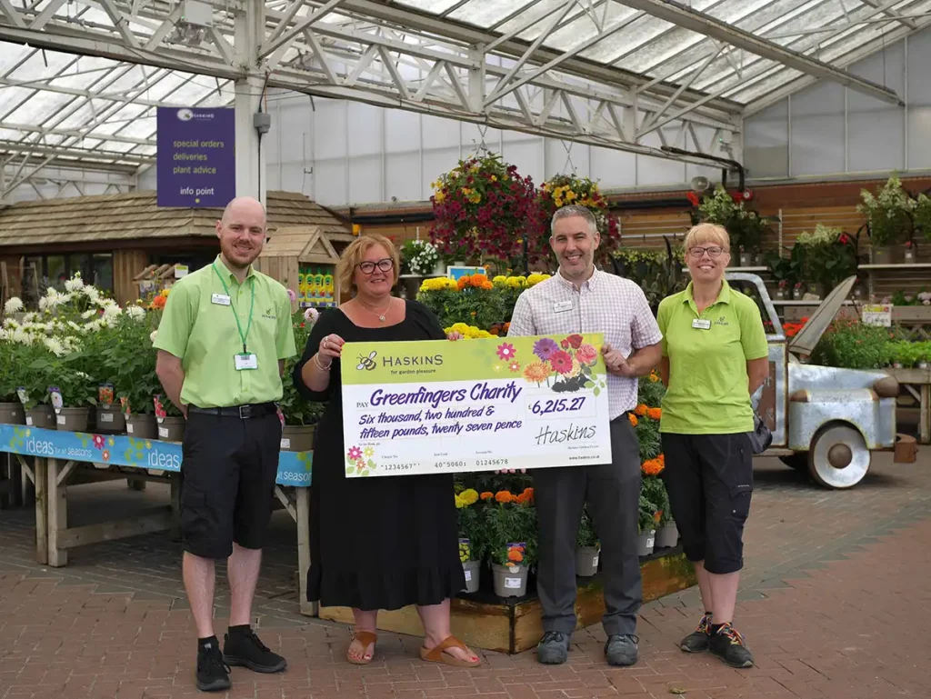 greenfingers-charity-cheque-handover-2022 greenfingers-charity-cheque-handover-2022